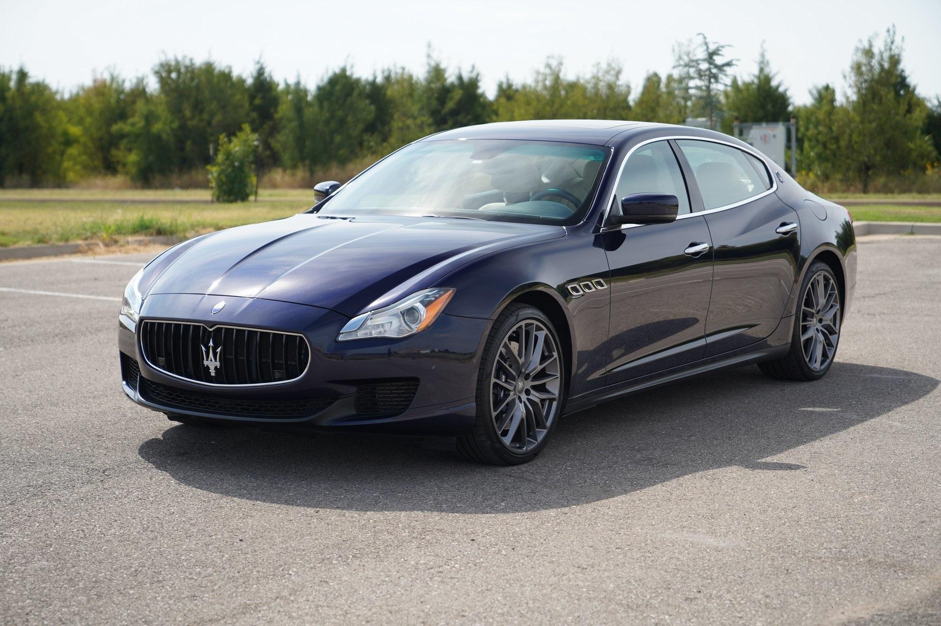 402-438 1/43 マセラティ Quattroporte GTS ブルー 402-438 1/43 マセラティ Quattroporte GTS ブルー