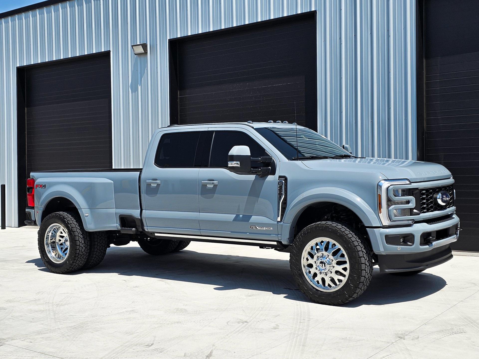 Standard Hood Fender & Mirror Kit | FORD F-450 PLATINUM 2020 Standard Hood Fender & Mirror Kit | FORD F-450 PLATINUM 2020
