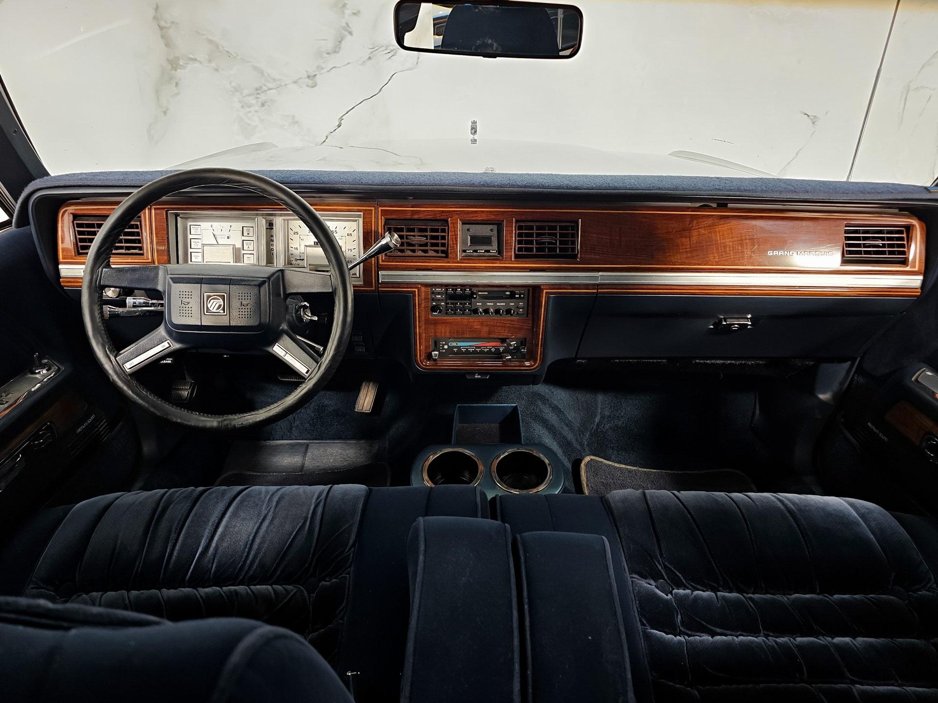 1988 Mercury Grand Marquis LS photo 2