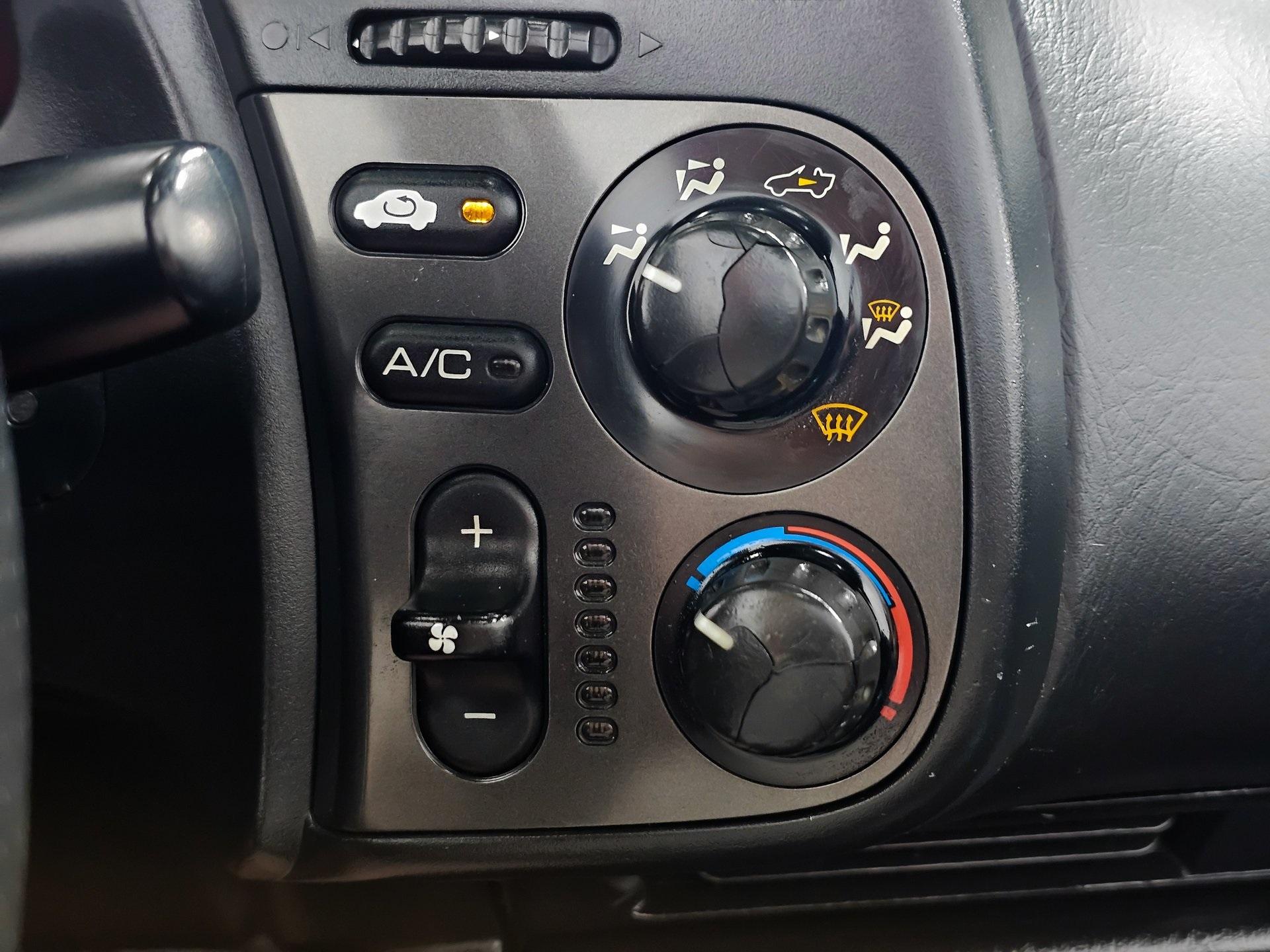 2001 Honda S2000 Base photo 32