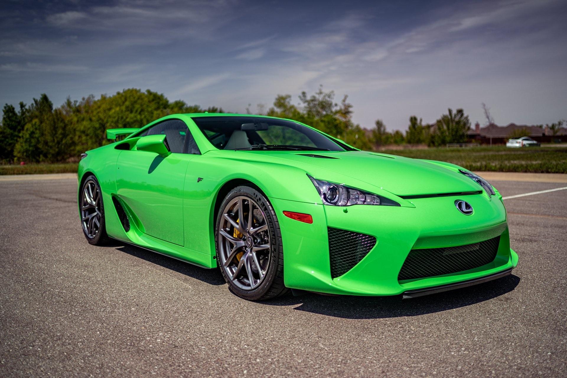 LEXUS　LFA Autoart Signature 1/18 Scale diecast 78833 - Lexus LFA - Red