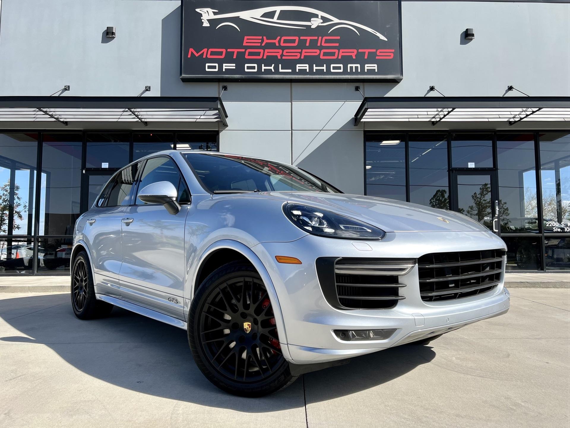 Standard Hood & Mirrors | PORSCHE MACAN TURBO 2016 Standard Hood & Mirrors | PORSCHE MACAN TURBO 2016