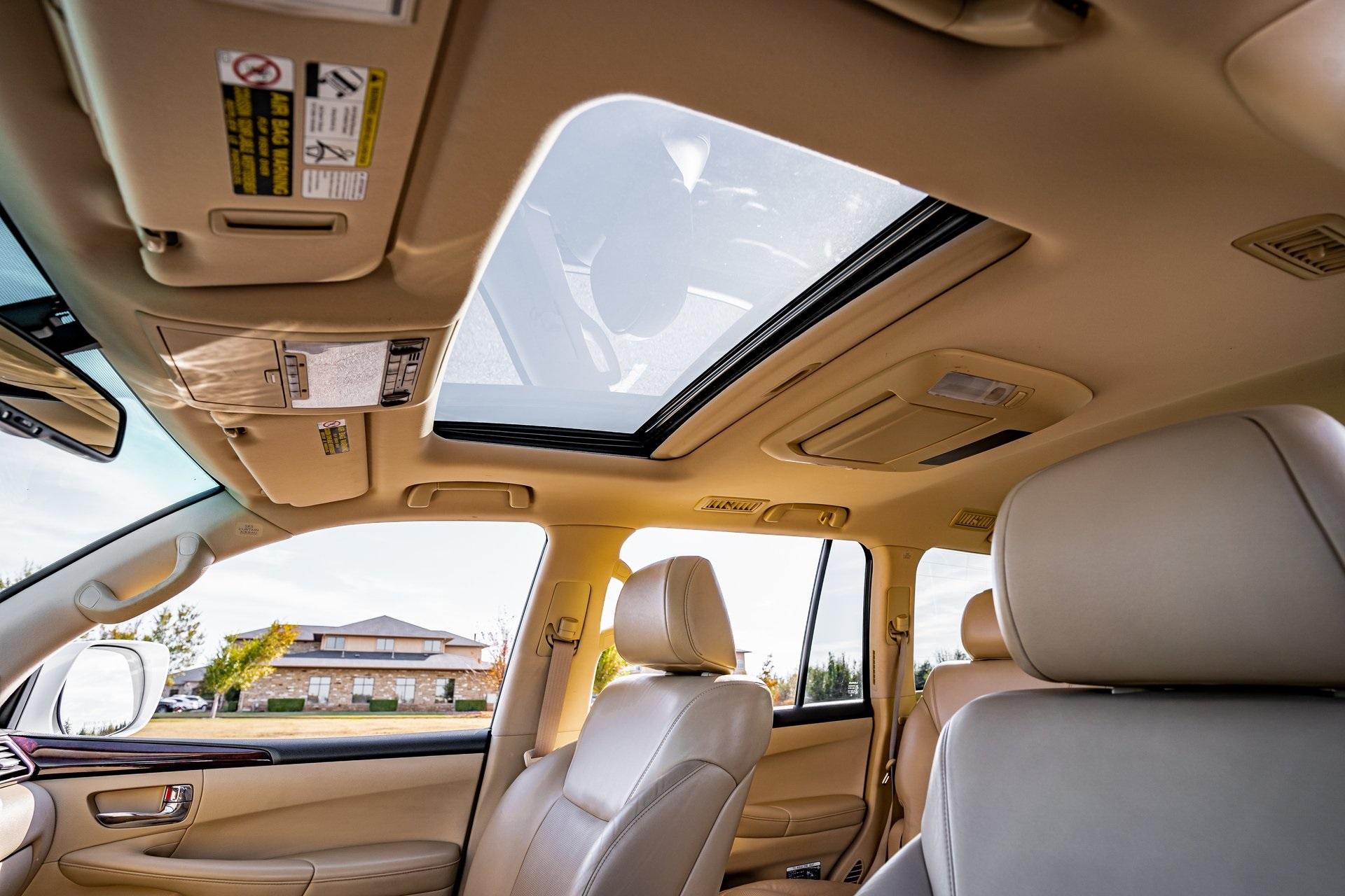 Used 2009 Lexus LX 570/Rear Entertainment/Cool Box/Extra Clean For